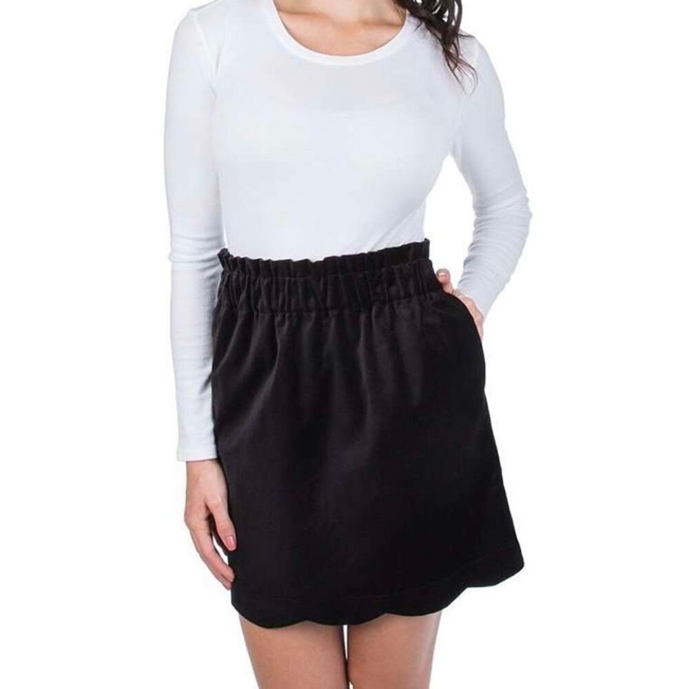 Lauren James Size Medium Black Velvet Mini Skirt Scalloped Hem Holiday Festive‎